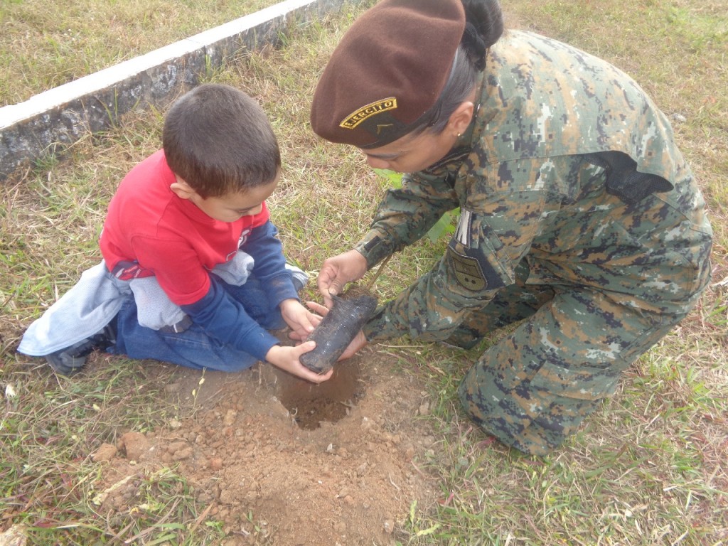 Campamento Vacacional de Segunda Brigada de Policía Militar, reforestar
