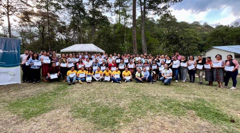 Docentes concluyen talleres de sensibilización pedagógica en San Juan Sacatepéquez